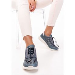 Niebieskie Buty Sportowe Chathusa. Niebieskie buty sportowe damskie Born2be, bez wzorów, sportowe. Za 129,99 zł.