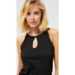 Top z wycięciem przy dekolcie. Bluzki damskie Moodo, s, bez wzorów, bez kołnierzyka, bez rękawów. Za 14,99 zł.