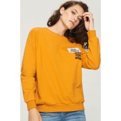 Bluzy rozpinane damskie: Bluza z naszywkami - Żółty