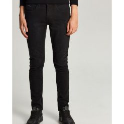 Jeansy slim - Czarny. Czarne jeansy męskie Cropp, m, bez wzorów. Za 139,99 zł.