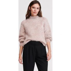 Sweter z szerokimi rękawami - Różowy. Różowe swetry damskie Reserved, s, bez wzorów, bez rękawów, bez kaptura. W wyprzedaży za 59,99 zł.