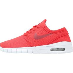Nike SB STEFAN JANOSKI MAX Tenisówki i Trampki track red/cedar/white. Czerwone trampki dziewczęce marki Nike SB, z tworzywa sztucznego. W wyprzedaży za 265,30 zł.
