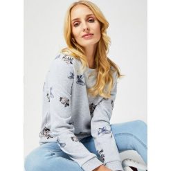 Bluza z nadrukiem. Szare bluzy damskie Moodo, xs, z nadrukiem, z bawełny, z długim rękawem, długie, bez kaptura. Za 39,99 zł.
