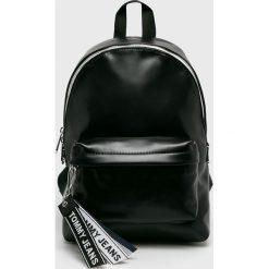 Tommy Jeans - Plecak. Czarne plecaki damskie Tommy Jeans, bez wzorów, z jeansu. Za 429,90 zł.