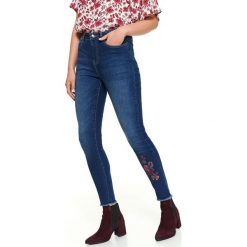 JEANSOWE SPODNIE Z APLIKACJĄ. Niebieskie spodnie damskie Top Secret, z jeansu. W wyprzedaży za 79,99 zł.