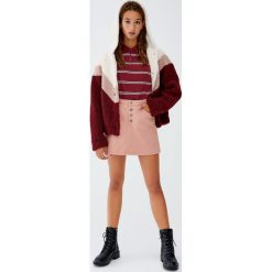 Bladoróżowa spódnica jeansowa. Różowe spódniczki damskie Pull&Bear, bez wzorów, z jeansu. Za 89,90 zł.