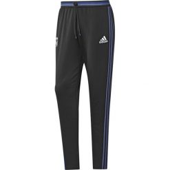 Spodnie treningowe Real Madrid. Czarne joggery męskie marki Adidas, z aplikacjami, z dresówki. Za 205,76 zł.