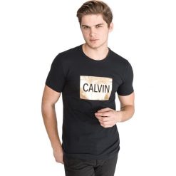 Calvin Klein Koszulka Czarny. Czarne podkoszulki męskie Calvin Klein, l, z nadrukiem, z elastanu, z krótkim rękawem. Za 250,95 zł.