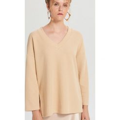 Bluzka oversize z rozszerzanymi rękawami - Beżowy. Brązowe bluzki damskie Cropp, s, bez wzorów, bez kołnierzyka, bez rękawów. W wyprzedaży za 29,99 zł.