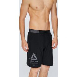 Reebok - Szorty. Różowe spodenki sportowe męskie Reebok, l, z poliesteru. W wyprzedaży za 159,90 zł.
