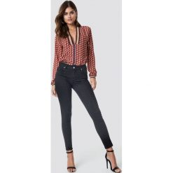 Spodnie damskie: NA-KD Jeansy Skinny Mid Waist Front Panel - Black