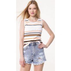 Pomarańczowy Top Hardstand. Pomarańczowe bluzki damskie Born2be, s, w paski, z dzianiny, z okrągłym kołnierzem. Za 29,99 zł.