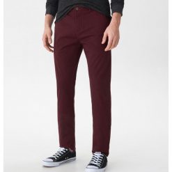 Spodnie slim fit - Bordowy. Spodnie męskie House. W wyprzedaży za 49,99 zł.