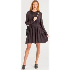 SUKIENKA pinko MARGARINA. Sukienki damskie Pinko, bez wzorów, eleganckie, bez kołnierzyka, bez rękawów. W wyprzedaży za 671,20 zł.