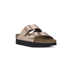 Klapki Birkenstock ARIZONA METALLIC. Różowe klapki damskie Birkenstock, bez wzorów. Za 426,92 zł.