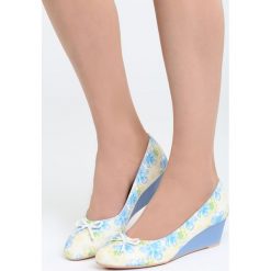 Niebieskie Koturny Let Me Swing. Niebieskie koturny damskie Born2be, z okrągłym noskiem, bez obcasa, na koturnie, bez zapięcia. Za 49,99 zł.