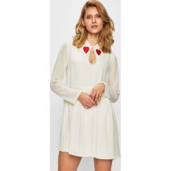 Glamorous - Sukienka. Białe sukienki damskie marki Glamorous, na co dzień, s, bez wzorów, z poliesteru, casualowe, bez kołnierzyka, bez rękawów, mini, proste. Za 199,90 zł.