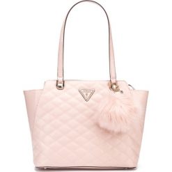 Guess Astrid Torebka Beżowy. Brązowe torebki klasyczne damskie Guess, z aplikacjami, z poliesteru. Za 654,95 zł.