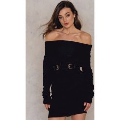 Swetry klasyczne damskie: Rut&Circle Sweter z odkrytymi ramionami Nikki – Black