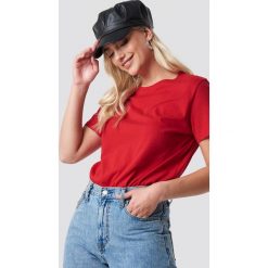 NA-KD Basic T-shirt oversize - Red. Czerwone t-shirty damskie marki NA-KD Basic, bez wzorów, z bawełny, bez kołnierzyka. W wyprzedaży za 21,18 zł.