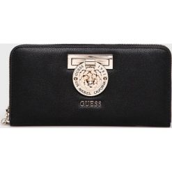 Guess Jeans - Portfel. Czarne portfele damskie Guess Jeans, z aplikacjami, z poliesteru. Za 279,90 zł.