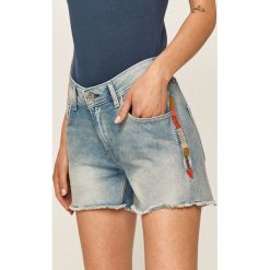 Pepe Jeans - Szorty jeansowe Thrasher Rainbow. Niebieskie szorty damskie Pepe Jeans, z haftami, z bawełny, casualowe. Za 299,90 zł.
