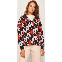 Love Moschino - Bluza. Bluzy damskie Love Moschino, s, bez wzorów, z dzianiny, bez rękawów, z kapturem. W wyprzedaży za 899,90 zł.