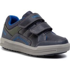 Sneakersy GEOX - J Arzach B. B J044AB 05411 CF4A3 M Navy/Military. Niebieskie trampki chłopięce Geox, bez wzorów, ze skóry ekologicznej, na rzepy. Za 199,00 zł.