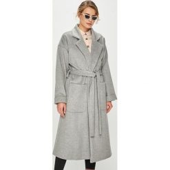 Answear - Płaszcz Orient Express. Szare kurtki damskie ANSWEAR, s, w paski, z bawełny, klasyczne, bez kaptura. W wyprzedaży za 169,90 zł.