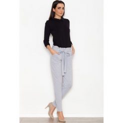 Czarna Kobieca Bluzka z Kołnierzykiem z Rękawem 3/4. Czarne bluzki damskie KATRUS, s, bez wzorów, z elastanu, bez kołnierzyka, bez rękawów. Za 79,90 zł.