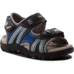 Sandały GEOX - J S.Strada A J4224A 0CE14 C0657 M Navy/Yellow. Niebieskie sandały męskie Geox, ze skóry ekologicznej. W wyprzedaży za 219,00 zł.