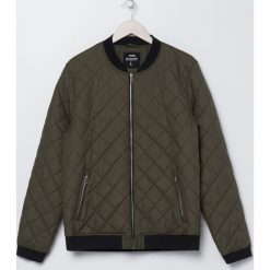 Pikowana kurtka bomber - Khaki. Brązowe kurtki męskie Sinsay, s, bez wzorów, bez kaptura. Za 99,99 zł.