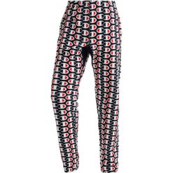 Champion Reverse Weave Spodnie treningowe navy. Niebieskie spodnie dresowe męskie marki Champion Reverse Weave, z bawełny. Za 359,00 zł.