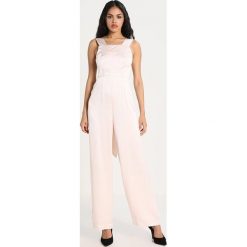 Topshop Kombinezon light pink. Czerwone kombinezony damskie marki Topshop, z materiału. W wyprzedaży za 423,20 zł.
