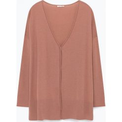 Kardigan "Blossom" w kolorze szaroróżowym. Różowe kardigany damskie American Vintage, bez wzorów, z wełny. W wyprzedaży za 214,95 zł.