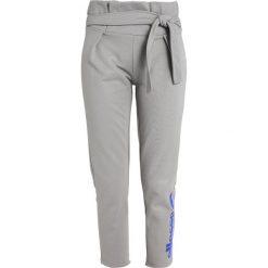 Spodnie dresowe damskie: Ellesse ANDIAMO Spodnie treningowe frost grey