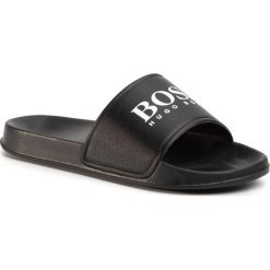 Klapki BOSS - J29199 D Black 09B. Czarne sandały chłopięce Boss, ze skóry ekologicznej, bez zapięcia. Za 179,00 zł.