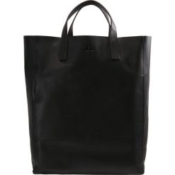 J.LINDEBERG TOTE RAW Torba na zakupy black. Czarne torby damskie na zakupy marki J.LINDEBERG. W wyprzedaży za 524,50 zł.