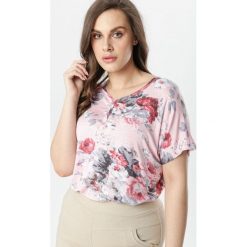 Jasnoróżowa Bluzka Doriadine. Różowe bluzki damskie Born2be, xl, bez wzorów, bez kołnierzyka, bez rękawów. W wyprzedaży za 29,99 zł.