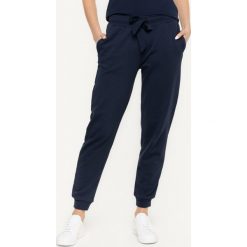 Spodnie dresowe Trussardi Jeans 56P00192. Białe spodnie damskie Trussardi Jeans, l, z bawełny. W wyprzedaży za 309,00 zł.