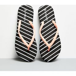 Klapki typu japonki. Czarne klapki damskie Moodo, bez wzorów, bez obcasa. Za 14,99 zł.