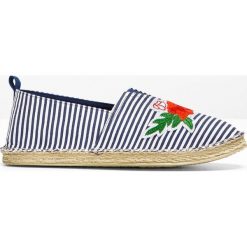 Espadryle bonprix niebiesko-biały w paski. Niebieskie baleriny damskie marki bonprix, w paski, na wysokim obcasie. Za 54,99 zł.