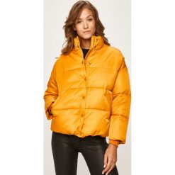 Scotch & Soda - Kurtka. Żółte kurtki damskie s, z poliesteru, krótkie. W wyprzedaży za 539,90 zł.
