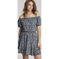 Zielona Sukienka Laraime. Zielone sukienki damskie Renee, s, bez wzorów, bez kołnierzyka, bez rękawów, mini. W wyprzedaży za 64,99 zł.