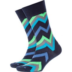 Skarpetki BURLINGTON ZIG ZAG STRIPE Print|Zielony|Granatowy. Niebieskie skarpetki męskie marki Burlington, w kolorowe wzory. Za 70,00 zł.