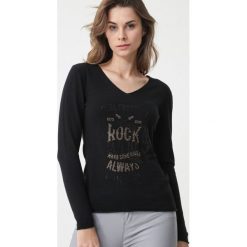 Czarny Sweter Bungala. Czarne swetry damskie Born2be, s, z nadrukiem, klasyczne, z długim rękawem, długie, bez kaptura. Za 99,99 zł.