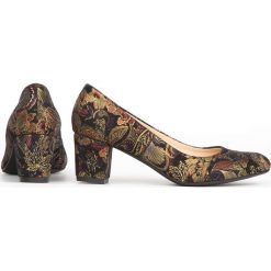 Czółenka na 6 cm słupku - skóra naturalna - model 742 - kolor złota mozaika. Żółte czółenka damskie Zapato, bez wzorów, ze skóry, bez obcasa, na słupku. W wyprzedaży za 255,20 zł.