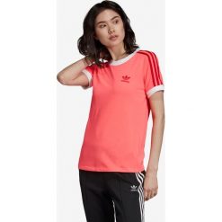 Adidas Originals Koszulka Czerwony. Czerwone koszulki damskie adidas Originals, bez wzorów, z poliesteru, bez kołnierzyka. Za 128,95 zł.