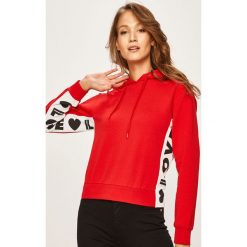 Love Moschino - Bluza. Czerwone bluzy damskie Love Moschino, z nadrukiem, z elastanu, bez rękawów, z kapturem. W wyprzedaży za 499,90 zł.