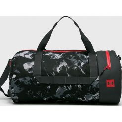 Under Armour - Torba sportowa. Pomarańczowe torby męskie sportowe Under Armour, w paski, z poliesteru, sportowe. W wyprzedaży za 159,90 zł.